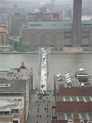 the Tate Modern & Wobbly Bridge