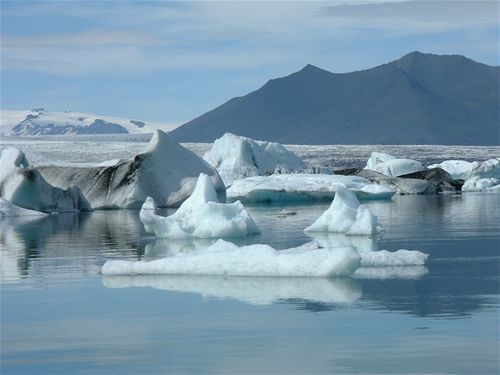 Icebergs floating away at Jkulsrln