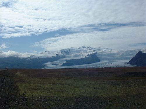 Hvannadalshnkur - the highest peak in Iceland - and part of Vatnajkull
